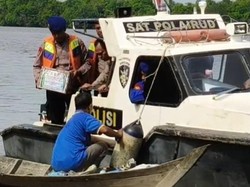 Klinik Apung Jalur Layani Kesehatan Para Nelayan di Pesisir Sungai Siak