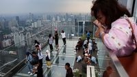 Menikmati Panorama Jakarta dari Gedung Tertinggi di Indonesia