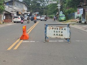 Arus Balik Wisatawan Puncak Bogor, Polisi Terapkan One Way Arah Jakarta Arus Balik Wisatawan Puncak Bogor, Polisi Terapkan One Way Arah Jakarta