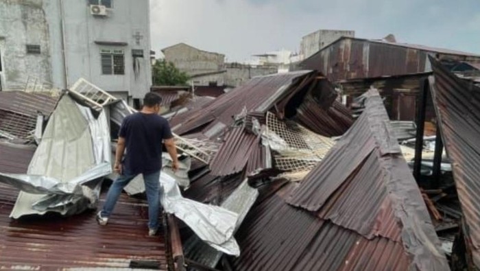 Puluhan Rumah dan 1 Sekolah di Sumut Rusak Akibat Angin Kencang-Pohon Tumbang