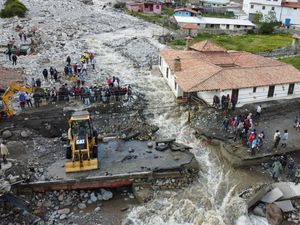 Penampakan Sisa-sisa Banjir Parah yang Terjang Venezuela Penampakan Sisa-sisa Banjir Parah yang Terjang Venezuela