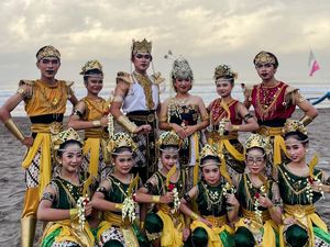 Cerita di Balik 12 Penari Cimahi Sajikan Sendratari di Pangandaran Cerita di Balik 12 Penari Cimahi Sajikan Sendratari di Pangandaran