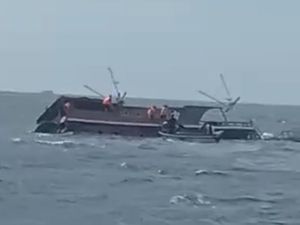 Kesaksian Nakhoda Pinisi Pengangkut 8 Turis Asing Tenggelam di TN Komodo Kesaksian Nakhoda Pinisi Pengangkut 8 Turis Asing Tenggelam di TN Komodo