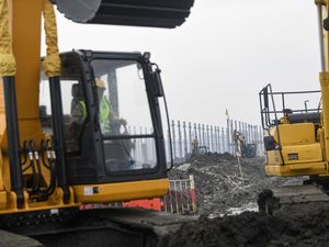 Kontraktor Lokal Teriak Tak Dilibatkan di Proyek Baterai EV Karawang Kontraktor Lokal Teriak Tak Dilibatkan di Proyek Baterai EV Karawang