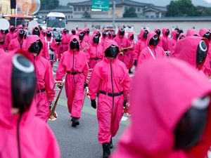 Squid Game Kuasai Seoul, Parade Ikonik Rayakan Season Terakhir