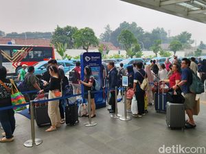 Long Weekend Berakhir, Stasiun Whoosh Halim Ramai Penumpang Tiba di Jakarta Long Weekend Berakhir, Stasiun Whoosh Halim Ramai Penumpang Tiba di Jakarta
