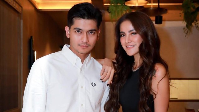 Gosip Terkini Selebriti Insertlive : Akui Pacari Berondong, Kedekatan Olla Ramlan dengan Teuku Ryan Jadi Sorotan