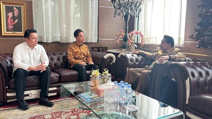 Wapres Gibran Rakabuming Raka sowan ke kediaman Hendropriyono. (Dok. ist) Wapres Gibran Rakabuming Raka sowan ke kediaman Hendropriyono. (Dok. ist)