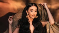 Potret Asri Welas Tampil Seksi dengan Dada Hanya Ditutupi Rambut