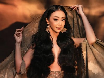 Potret Asri Welas Tampil Seksi dengan Dada Hanya Ditutupi Rambut
