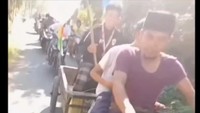 Viral Atlet Muaythai Asal Probolinggo Raih Emas Diarak Pakai Gerobak