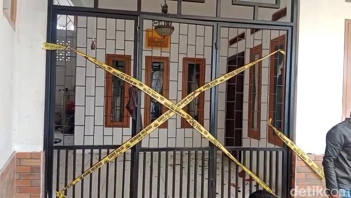 Bangunan yang dijadikan kawasan beribadah di Sukabumi Bangunan yang dijadikan kawasan beribadah di Sukabumi