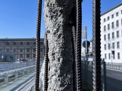 Pilih Baja atau Beton? Simak Plus Minusnya Sebelum Bangun Rumah