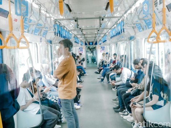 Besok Naik MRT, LRT dan Transjakarta Cuma 1 Rupiah Gaes!