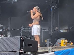 Video: Suara Bob Vylan di Glastonbury yang Bikin Israel-Inggris Meradang Video: Suara Bob Vylan di Glastonbury yang Bikin Israel-Inggris Meradang