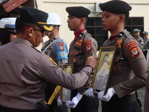 2 Personel Polres Selayar Dipecat Tak Hormat karena Mangkir dari Tugas 2 Personel Polres Selayar Dipecat Tak Hormat karena Mangkir dari Tugas