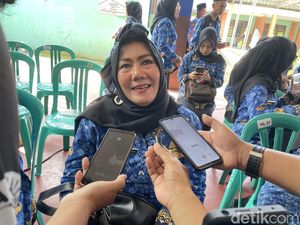 Semangat Guru Ipit Dilantik PPPK Meski Usia Pensiun Sudah Dekat Semangat Guru Ipit Dilantik PPPK Meski Usia Pensiun Sudah Dekat