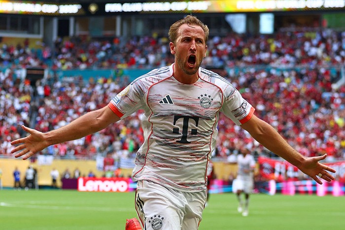 MIAMI GARDENS, FLORIDA - JUNE 29: Harry Kane of FC Bayern Munchen celebrates scoring his sides fourth goal during the FIFA Club World Cup 2025 round of 16 match between CR Flamengo and FC Bayern München at Hard Rock Stadium on June 29, 2025 in Miami Gardens, Florida. (Photo by Chris Brunskill/Fantasista/Getty Images)