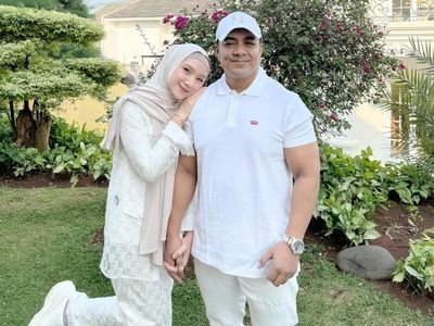 Rumah Emas Ustaz Riza-Indri Giana