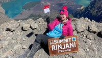 Me Time ala Ira Wibowo Naik Gunung, Flashback Taklukkan Puncak Rinjani