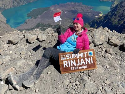 Me Time ala Ira Wibowo Naik Gunung, Flashback Taklukkan Puncak Rinjani