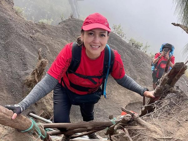 Ira Wibowo Makin Aktif di Usia 57 Tahun, Naik Gunung hingga Balet Semua Dilibas