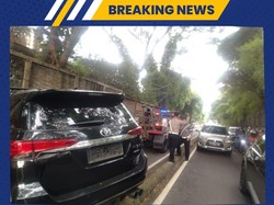 Mobil Kecelakaan di Patal Senayan, Pengendara Diimbau Hati-hati Melintas