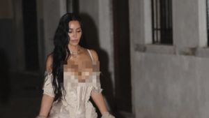7 Gaya Kim Kardashian Dikritik bak Penunggu Rumah Bordil, Terlalu Seksi