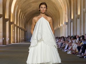 Foto: Koleksi Jacquemus Spring 2026, Terinspirasi Masa Kecil di Desa Foto: Koleksi Jacquemus Spring 2026, Terinspirasi Masa Kecil di Desa