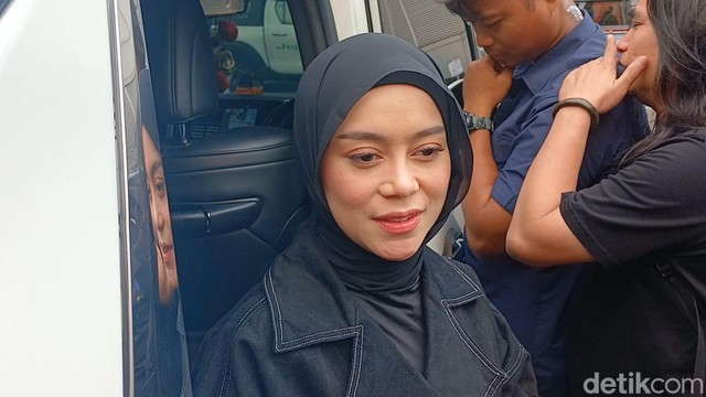 Kabar Terkini Artis dari InsertLive : Perjuangan Lesti Kejora Mempertahankan 90 Kantong ASI di London