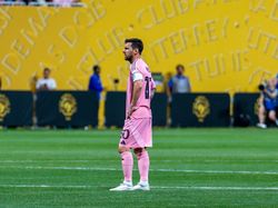 Messi Jalan Kaki Saat Pemain PSG Berlari