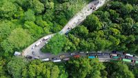 Macet 4 Kilometer di Sitinjau Lauik! Truk Mogok Bikin Jalur Padang Lumpuh