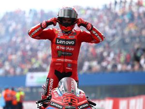 Marc Marquez Sekakmat Pengkritik Usai Bezzecchi Hanya Bisa Membuntutinya Marc Marquez Sekakmat Pengkritik Usai Bezzecchi Hanya Bisa Membuntutinya