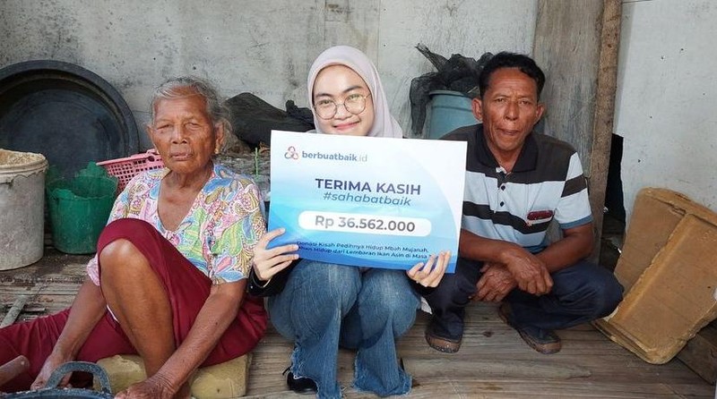 Sahabat Baik Bantu Mbah Mujanah Penjual Ikan Asin Renovasi Rumah