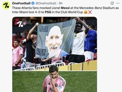 Di Stadion Mercedes-Benz, fans rival Inter Miami memamerkan banner olok-olok kepada Messi. (Foto: Dok. Twitter/@OneFootball)