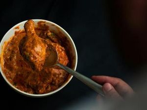 Menu Kari Buatannya Dikritik Terlalu Berminyak, Chef Ini Minta Maaf Menu Kari Buatannya Dikritik Terlalu Berminyak, Chef Ini Minta Maaf