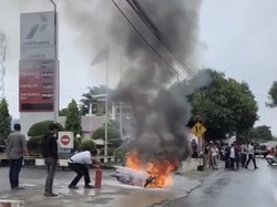 Motor Terbakar Usai Isi BBM di SPBU Bone gegara Pemilik Ngebut Lalu Jatuh