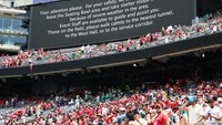 Laga Palmeiras vs Al Ahly di Metlife Stadium, New Jersey, pada 20 Juni disetop 40 menit akibat badai. Penonton diminta masuk ke dalam stadion untuk berlindung. (Foto: Getty Images via AFP/AL BELLO)