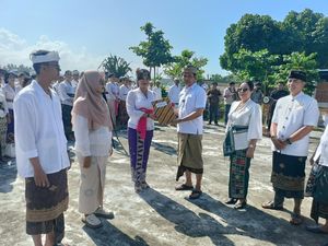 Bupati Lantik 457 PPPK Jembrana di Pantai Perancak Bupati Lantik 457 PPPK Jembrana di Pantai Perancak