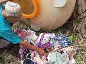 Puluhan Pakaian Dalam Wanita Ditemukan di Bekas Puskesmas Bojonegoro Puluhan Pakaian Dalam Wanita Ditemukan di Bekas Puskesmas Bojonegoro