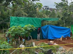 Polda Lampung Ekshumasi Mahasiswa Unila yang Tewas Usai Ikuti Diksar Mapala Polda Lampung Ekshumasi Mahasiswa Unila yang Tewas Usai Ikuti Diksar Mapala