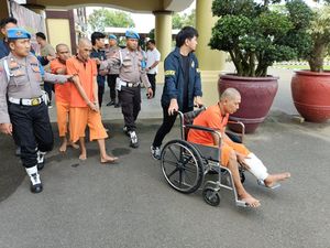 Balas Dendam, 3 Pria di Serang Tikam Warga hingga Tewas Balas Dendam, 3 Pria di Serang Tikam Warga hingga Tewas