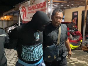 Anak 11 Tahun di Banyuwangi Tewas Diduga Dicekik Ayah Tiri Anak 11 Tahun di Banyuwangi Tewas Diduga Dicekik Ayah Tiri