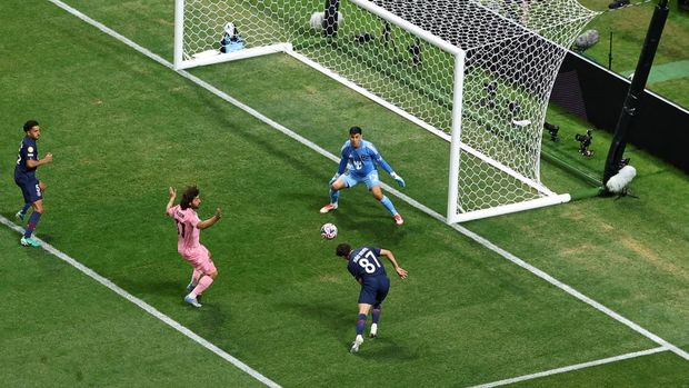 Soccer Football - FIFA Club World Cup - Round of 16 - Paris St Germain v Inter Miami CF - Mercedes-Benz Stadium, Atlanta, Georgia, U.S. - June 29, 2025 Paris St Germain's Joao Neves scores their first goal REUTERS/Amanda Perobelli