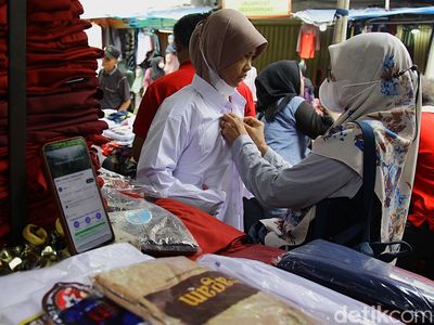 Seragam Sekolah Mulai Diburu Jelang Tahun Ajaran Baru