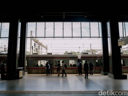 Penumpang KRL Ungkap Ciri-ciri Pria Ngintip di Peron Stasiun Kebayoran