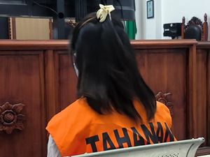 Fani Didakwa Perdagangan Anak dalam Kasus Asusila Eks Kapolres Ngada Fani Didakwa Perdagangan Anak dalam Kasus Asusila Eks Kapolres Ngada