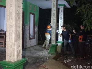 Video Nenek di Probolinggo Dilempar Bondet gegara Dituduh Punya Ilmu Santet Video Nenek di Probolinggo Dilempar Bondet gegara Dituduh Punya Ilmu Santet