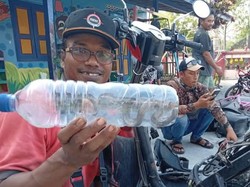 Kobra Jawa Muncul dari Setang Motor Saat Melaju di Cawas Klaten