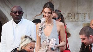 6 Gaya Pacar Leonardo DiCaprio Pakai Gaun Transparan di Pernikahan Jeff Bezos